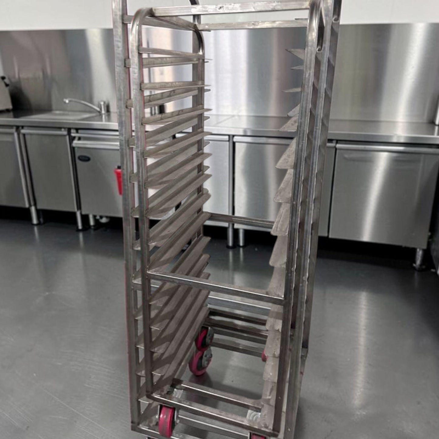 Superior Condition – Commercial Stainless Steel Bun Pan Rack – Mobile Sheet Pan Rack – Heavy-Duty Bakery / Kitchen Tray Rack – Fully Tested & Operational!