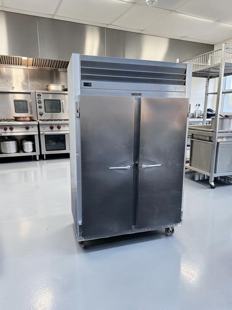 Excellent Condition – Traulsen G20010 – 52.13" Two-Section Commercial Reach-In Refrigerator – 46 Cu. Ft. – Two Solid Doors – 115V – Fully Tested & Operational!