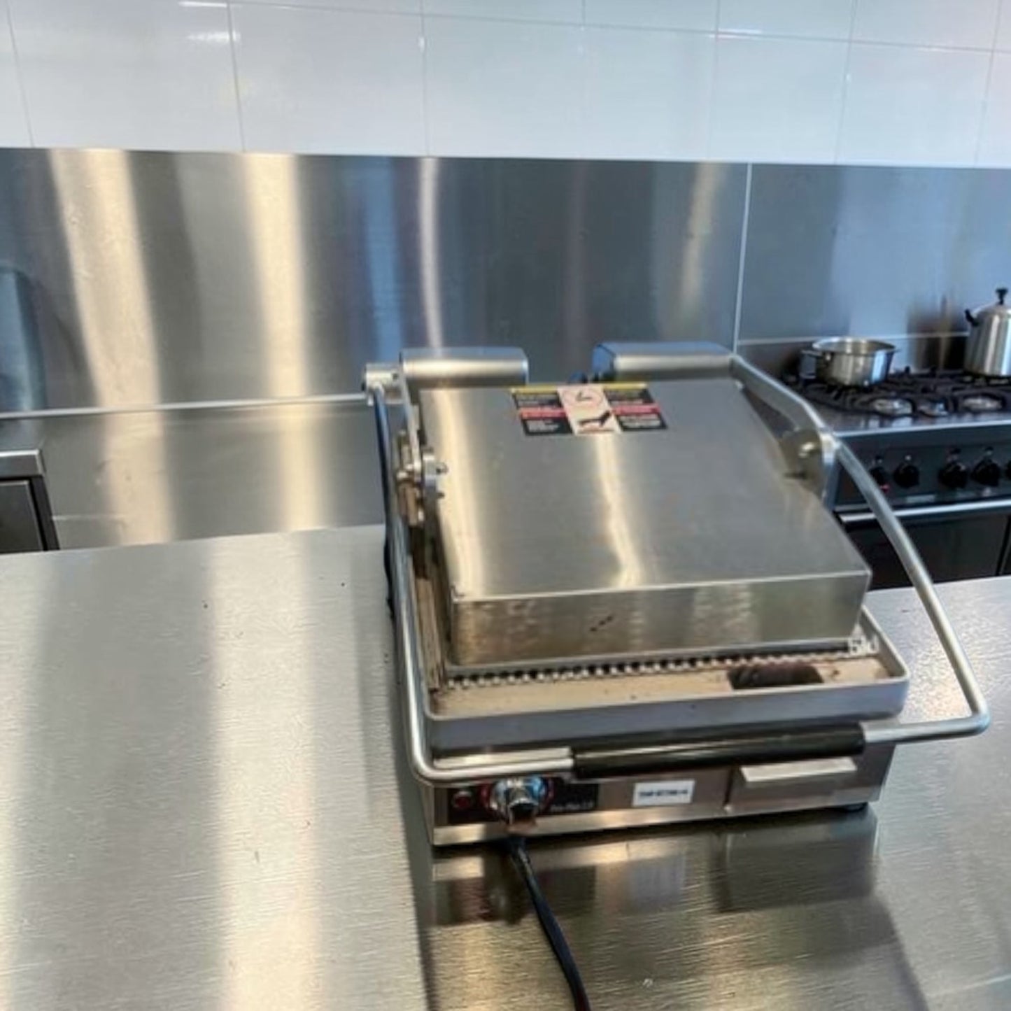 Outstanding Condition – Star PGT14IE Commercial Panini Press – Single Grill w/ Cast Iron Grooved Plates – 240V – Heavy-Duty Sandwich Press – Fully Tested & Operational!