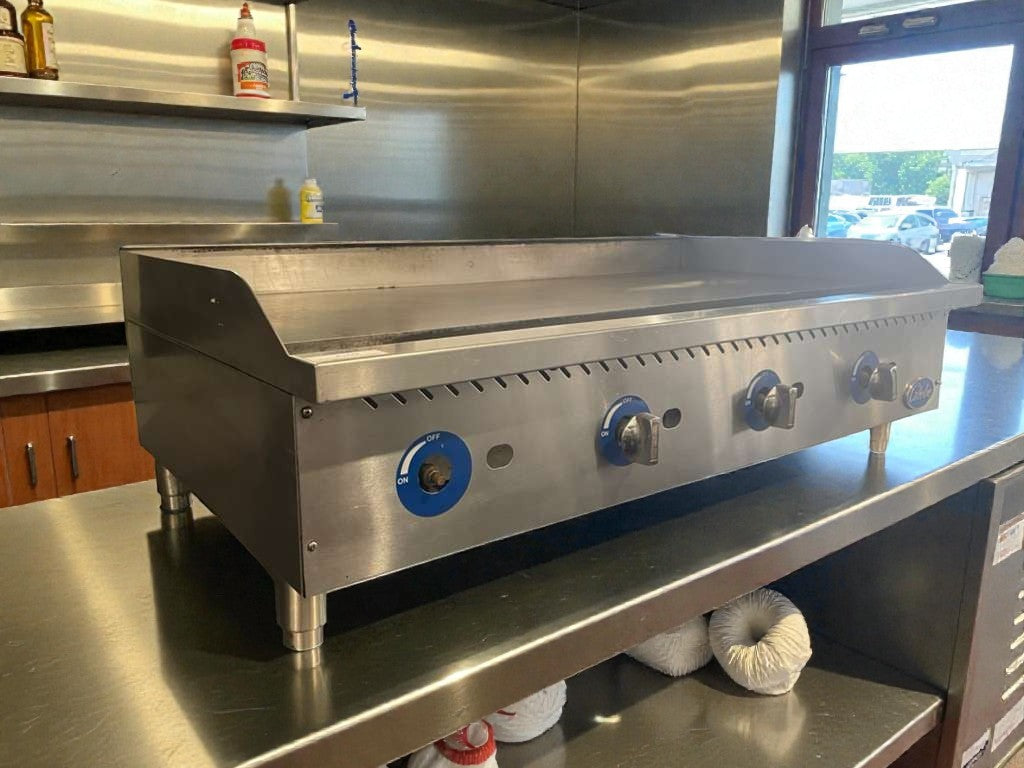 Pristine Condition – Globe Commercial Gas Griddle – Stainless Steel – Fully Tested & Working!