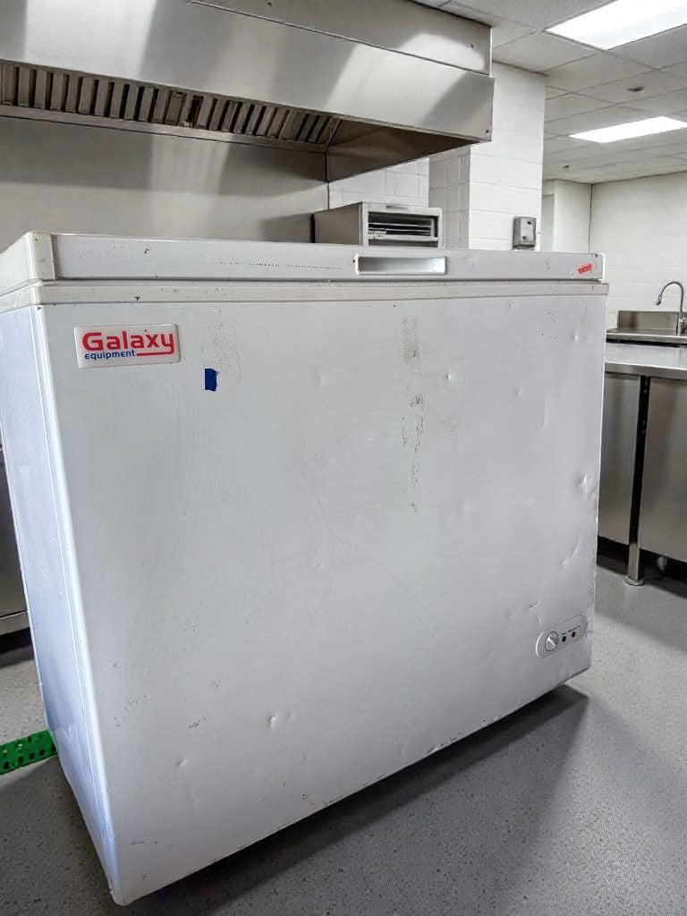 Excellent Condition – Galaxy 177CF7 – Commercial Chest Freezer – 7 Cu. Ft. – 115V – R600a – Fully Tested & Operational!