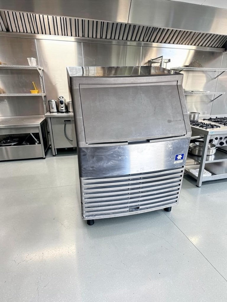 Professionally Maintained Condition – Manitowoc QD-0132A – Undercounter Full-Dice Ice Machine – 130 lb. Daily Production – 80 lb. Storage Bin – 115V – Fully Tested & Operational!