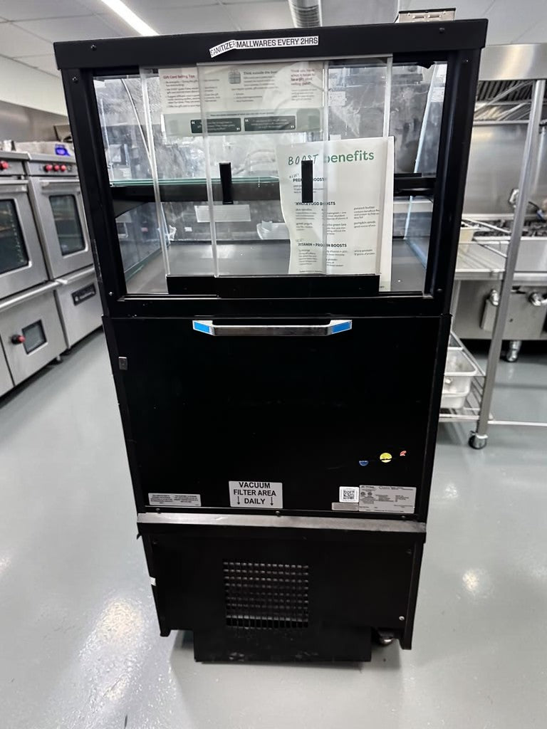 Superior Condition – Structural Concepts Oasis COU2757R – 27½″ Dual-Temperature Service/Self-Service Merchandiser – 120V – Fully Tested & Operational!