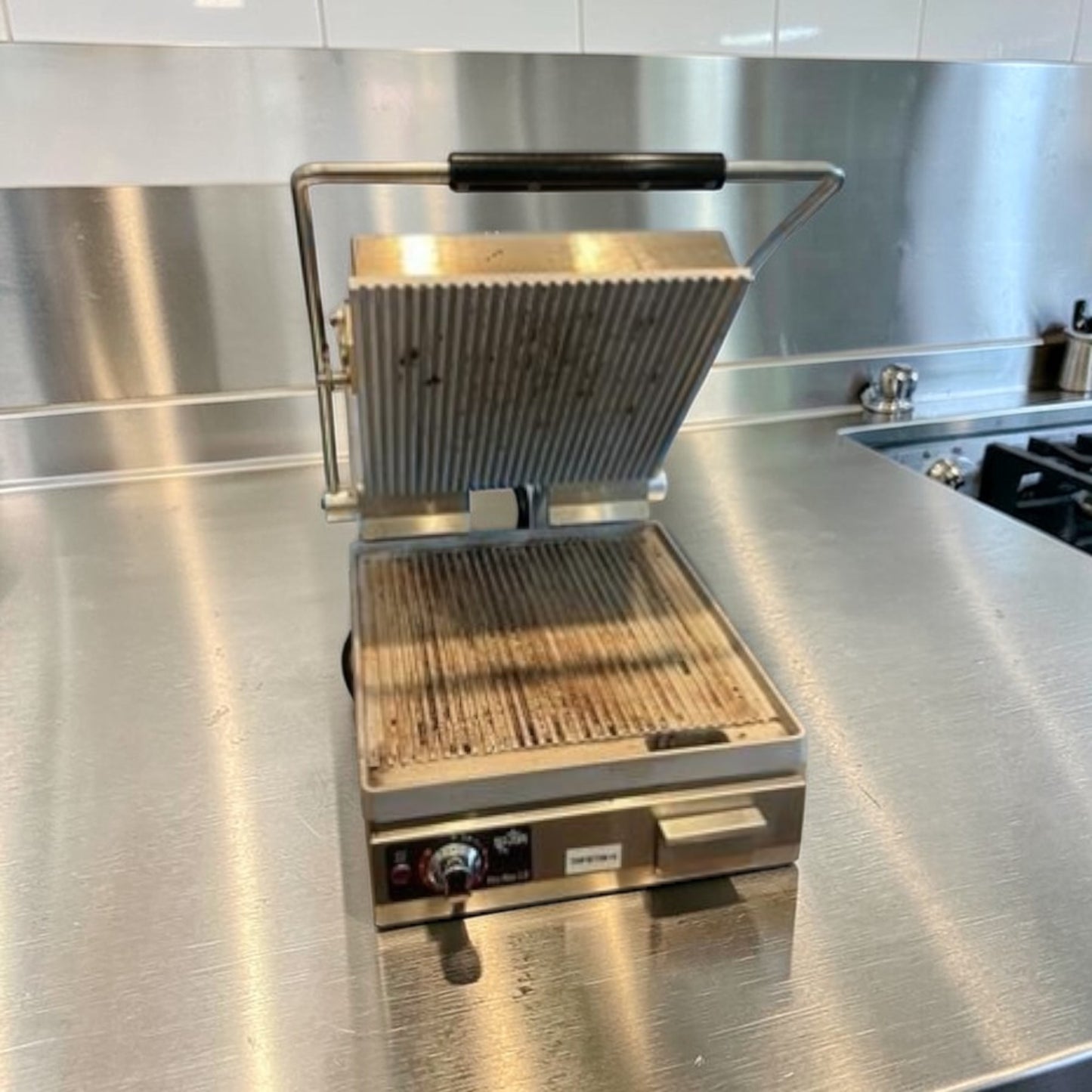 Outstanding Condition – Star PGT14IE Commercial Panini Press – Single Grill w/ Cast Iron Grooved Plates – 240V – Heavy-Duty Sandwich Press – Fully Tested & Operational!