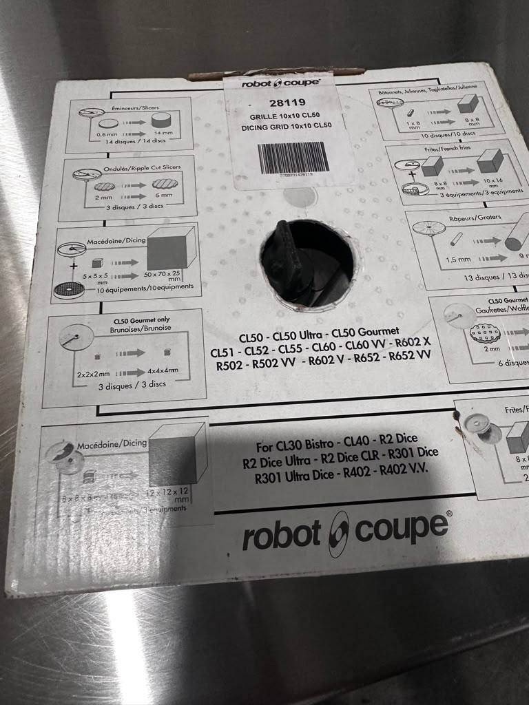 Pristine Condition – Robot Coupe 28119 – 3/8″ × 3/8″ Genuine OEM Dicing Grid – 10 × 10 mm – New & Ready for Use!