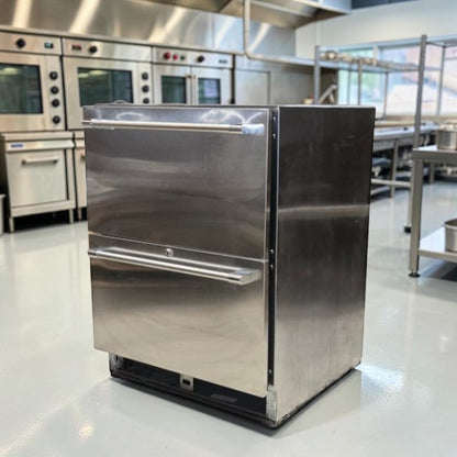 Optimal Condition – Commercial Undercounter Refrigerator – Two-Drawer Configuration – Stainless Steel – Space-Saving Design – Fully Tested & Operational!