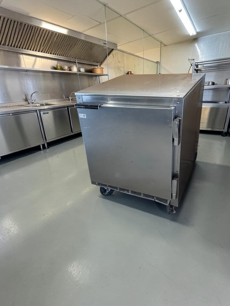 Dependable Condition – Beverage-Air UCR27A – 27" One-Section Commercial Undercounter Refrigerator – 6.2 Cu. Ft. – 115V – Fully Tested & Operational!