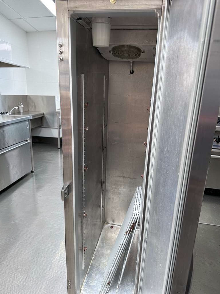 Superior Condition – Continental Refrigerator 1RSE-N – 18" Narrow Reach-In Refrigerator – One Section – Stainless Steel – 115V – Fully Tested & Operational!