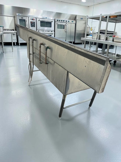 Pristine Condition – GSW SH20283D – 100-3/8" Three-Compartment Commercial Sink – Dual 20" Drainboards – 16-Gauge Stainless Steel – NSF & ETL Certified – Fully Tested & Operational!