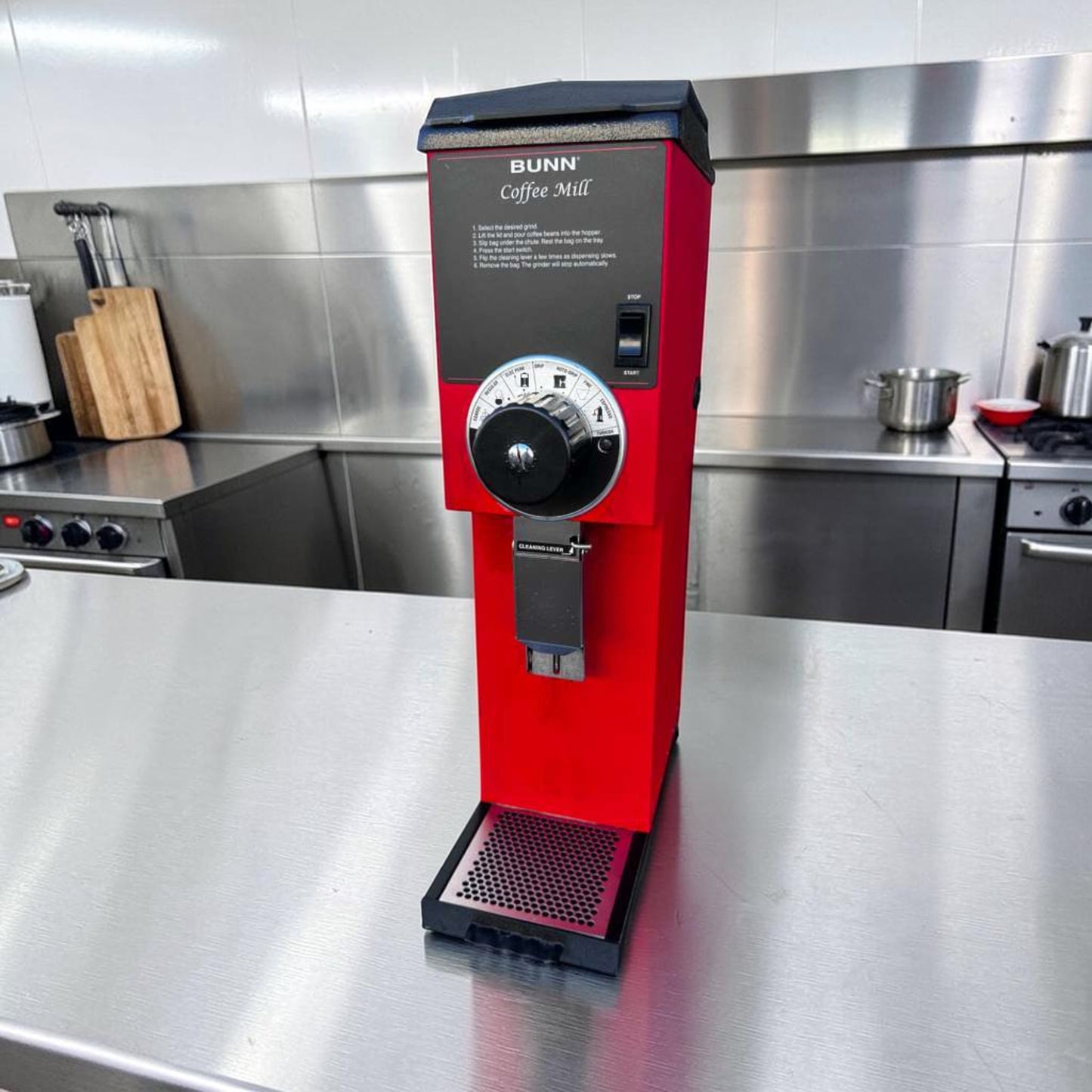 Elite Condition – Bunn G3 HD 22100.0001 3 lb. Bulk Coffee Grinder – Red – Commercial Grade – Fully Tested & Operational!