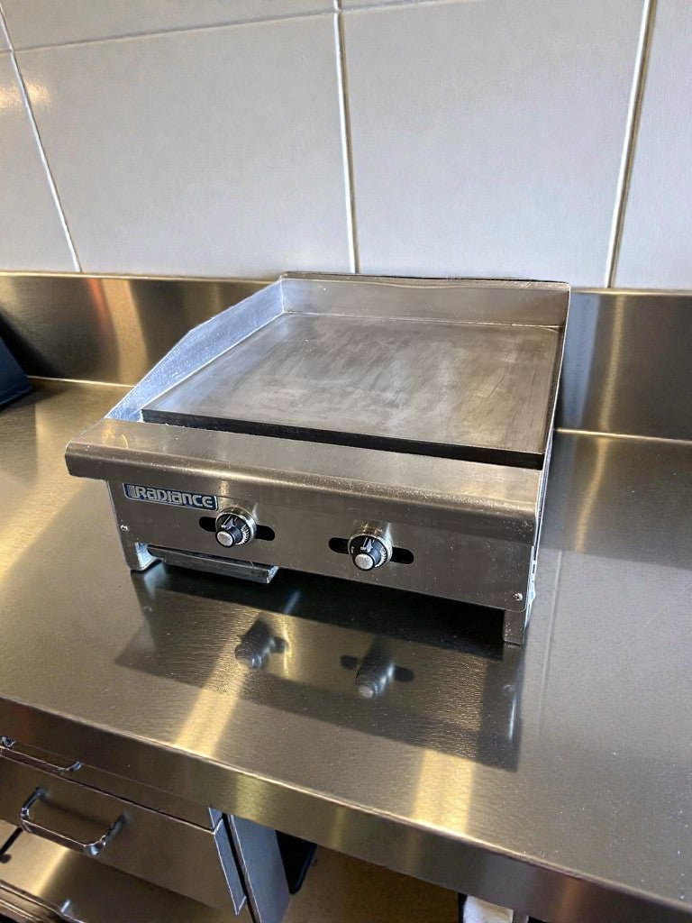 Exceptional Condition – Radiance Commercial Gas Griddle – Natural Gas – Heavy-Duty Flat Top – Fully Tested & Operational!