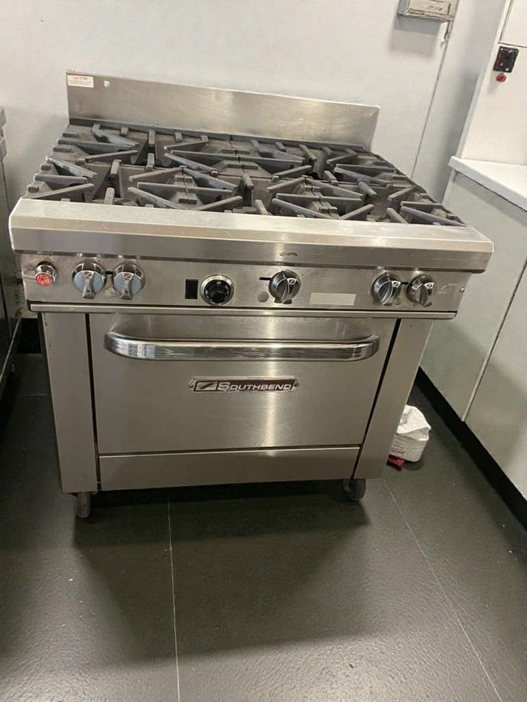 Exceptional Condition – Southbend Commercial Gas Range with Oven – Fully Tested & Working!
