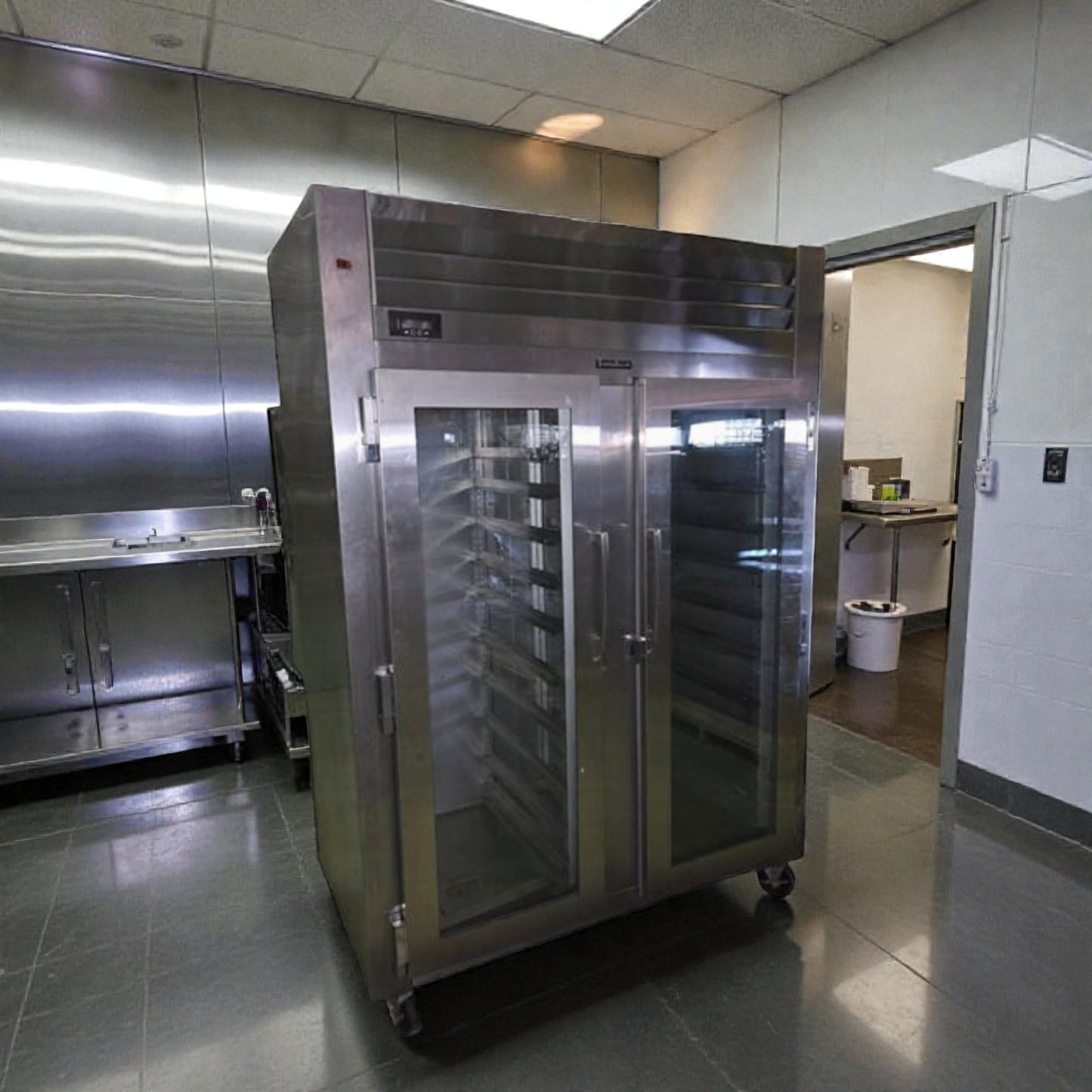 Outstanding Condition – Traulsen RHT232WUT-FHG – Spec-Line Two Section Glass Door Reach-In Refrigerator – Stainless Steel – 51.6 Cu. Ft. – 113V / Single Phase – ETL / NSF Listed – Fully Tested & Operational!
