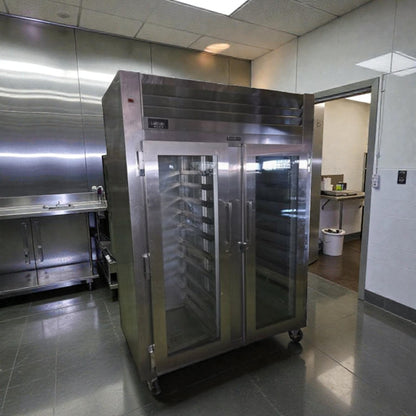 Outstanding Condition – Traulsen RHT232WUT-FHG – Spec-Line Two Section Glass Door Reach-In Refrigerator – Stainless Steel – 51.6 Cu. Ft. – 113V / Single Phase – ETL / NSF Listed – Fully Tested & Operational!