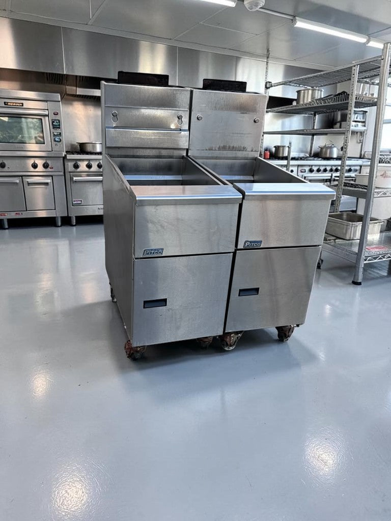 First-Class Condition – Pitco VF-35S – 15.63" Commercial Natural Gas Floor Fryer – 35-Lb. Oil Capacity – 70,000 BTU – Quantity 2 Available – Fully Tested & Operational!
