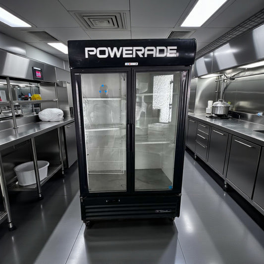 Excellent Condition – True GDM-43EM Powerade Branded Glass Door Merchandiser Refrigerator – 2 Swing Glass Doors – 115V – ENERGY STAR / NSF Listed – Fully Tested & Operational!