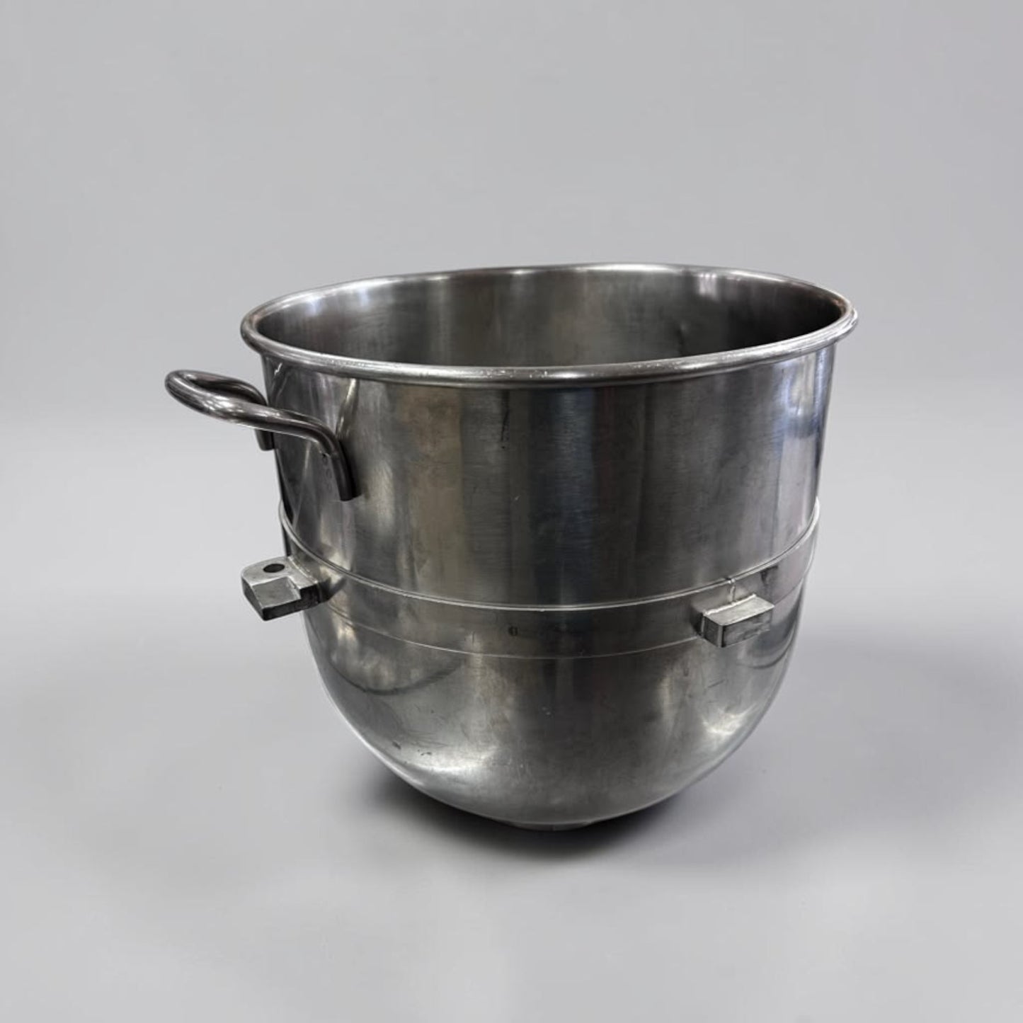 High-Grade Condition – Hobart 30 Qt. Stainless Steel Mixer Bowl – Commercial Replacement Mixing Bowl – Heavy-Duty Restaurant Mixer Accessory – Ready for Use!