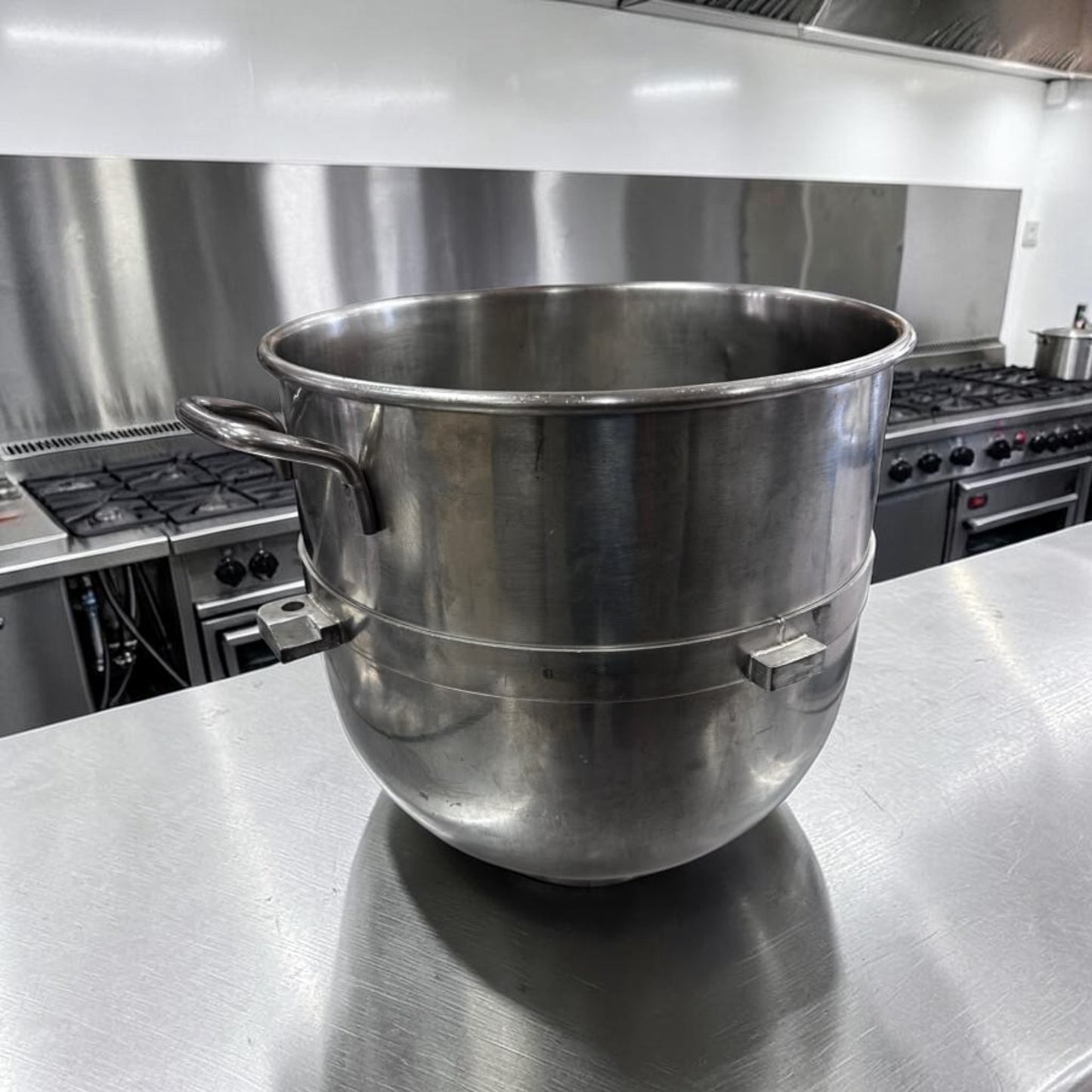 High-Grade Condition – Hobart 30 Qt. Stainless Steel Mixer Bowl – Commercial Replacement Mixing Bowl – Heavy-Duty Restaurant Mixer Accessory – Ready for Use!