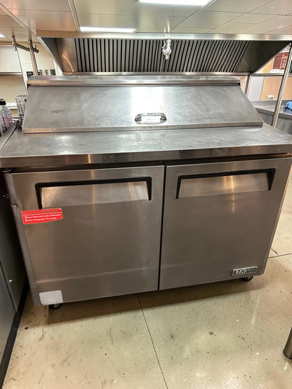 Excellent Condition – Turbo Air MST-48 M3 Series – 48" Commercial Sandwich / Salad Prep Table – 12 Cu. Ft. – 2 Doors – 115V – R134a – AS IS!