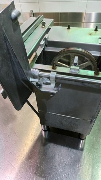 Excellent Condition – Hobart 5614 – Commercial Meat Saw – 2 HP – 3 Phase – NSF – Fully Tested & Operational!