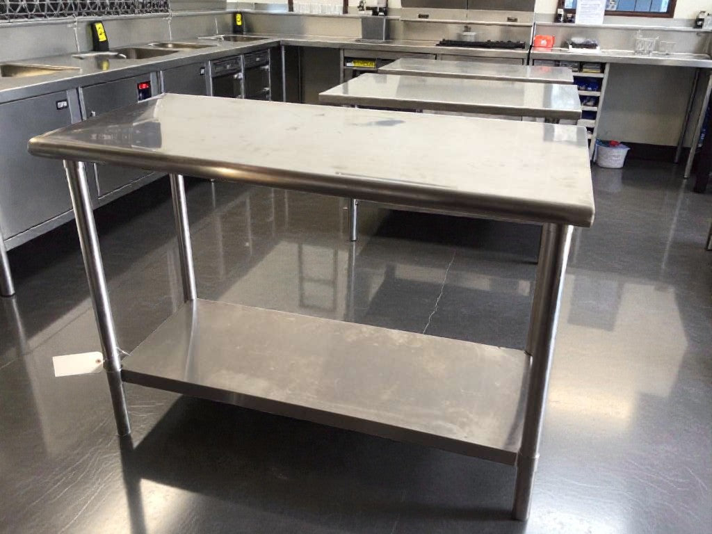 Premium Condition – Commercial Stainless Steel Ice Bin with Undershelf – NSF Style – Fully Inspected & Ready for Use!