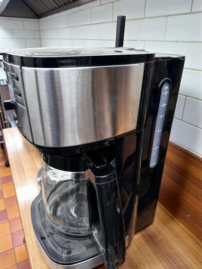 Brand New Condition – Programmable 12-Cup Drip Coffee Machine – Stainless Steel & Black Finish – Glass Carafe – Single Serve / Carafe Options – Fully Tested & Operational!