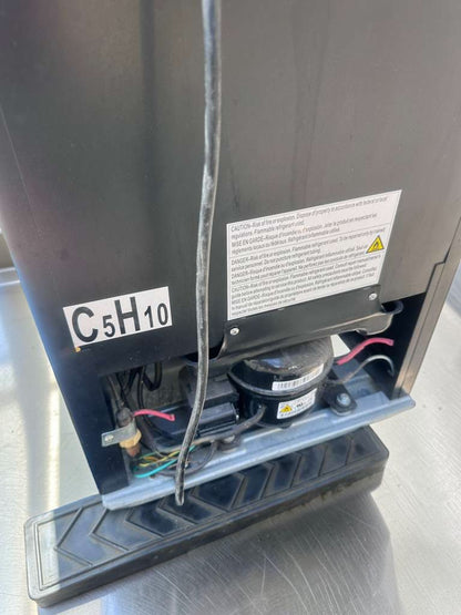 Outstanding Condition – Danby DBC120BLS-3 3.5 Cu. Ft. Beverage Center – Glass Door Cooler – Freestanding – 115V – Fully Tested & Operational!