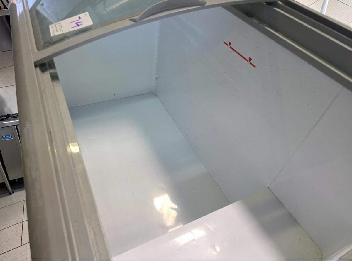Exceptional Condition – Hiron SD-351E – Commercial Chest Showcase Freezer – Sliding Glass Top – R290 – 115V – Fully Tested & Operational!