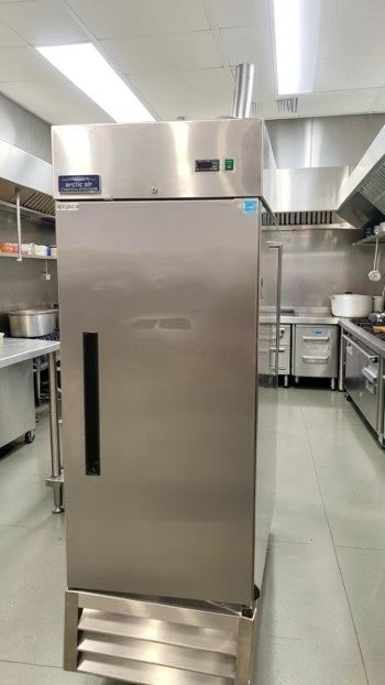 High-Quality Condition – Arctic Air AR23 – 26 3/4" Single-Door Reach-In Refrigerator – 23 Cu. Ft. – R134a – 115V – UL Listed – Fully Tested & Operational!
