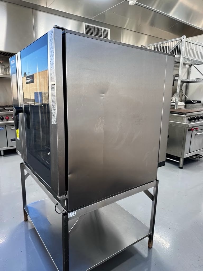 Immaculate Condition – Rational iCombi Pro 10-Full Size Electric – Commercial Intelligent Combi Oven – 10 Full-Size Sheet Pan Capacity – Mobile Oven Rack & Stainless Steel Stand – 208/240V – Fully Tested & Operational!