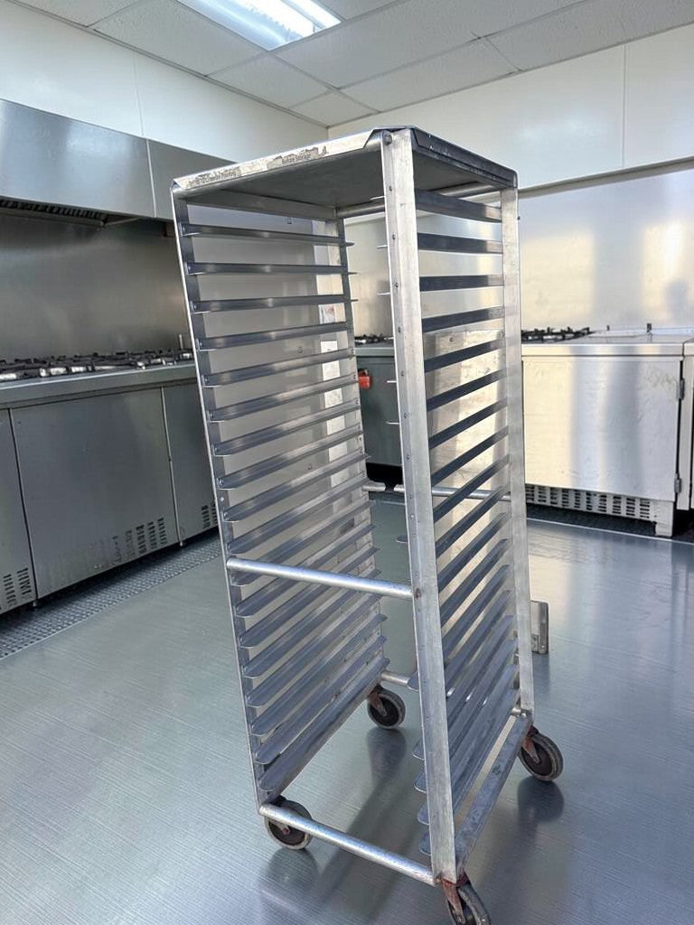 Premium Condition – Commercial Aluminum Full-Size Sheet Pan Rack – 20 Pan Capacity – Heavy-Duty Bakery Rack with Casters – Ready for Service!