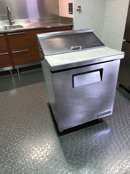 Exceptional Condition – True TSSU-27-08-HC Sandwich / Salad Prep Table – 115V – Fully Tested & Working