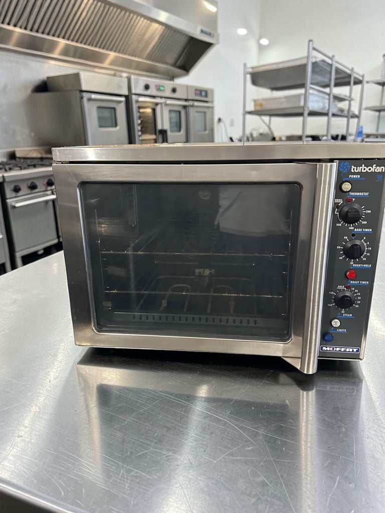 First-Class Condition – Moffat E31D4 Turbofan® – Half-Size Countertop Electric Convection Oven – 4-Pan Capacity – 208V / 1 Phase – 2.9 kW – Fully Tested & Operational!