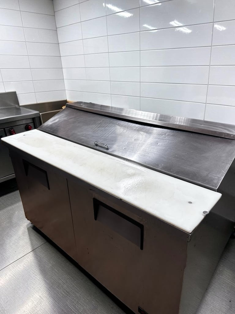 High-Quality Condition – True TSSU-60-16 – 60" Refrigerated Sandwich & Salad Prep Table – 16 Pan Capacity – 115V – NSF & UL Listed – Fully Tested & Operational!