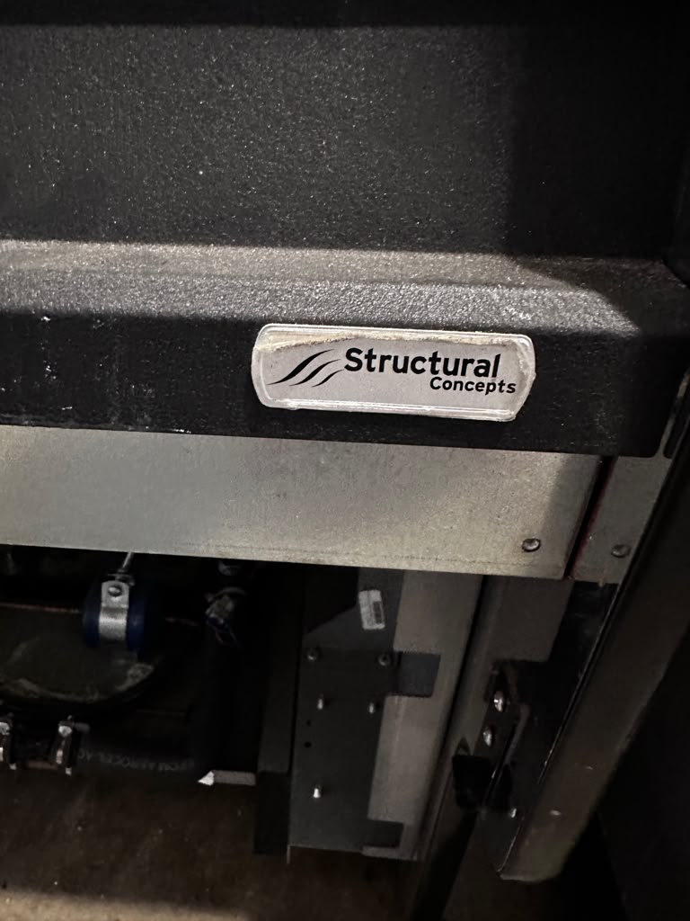 Superior Condition – Structural Concepts Oasis COU2757R – 27½″ Dual-Temperature Service/Self-Service Merchandiser – 120V – Fully Tested & Operational!