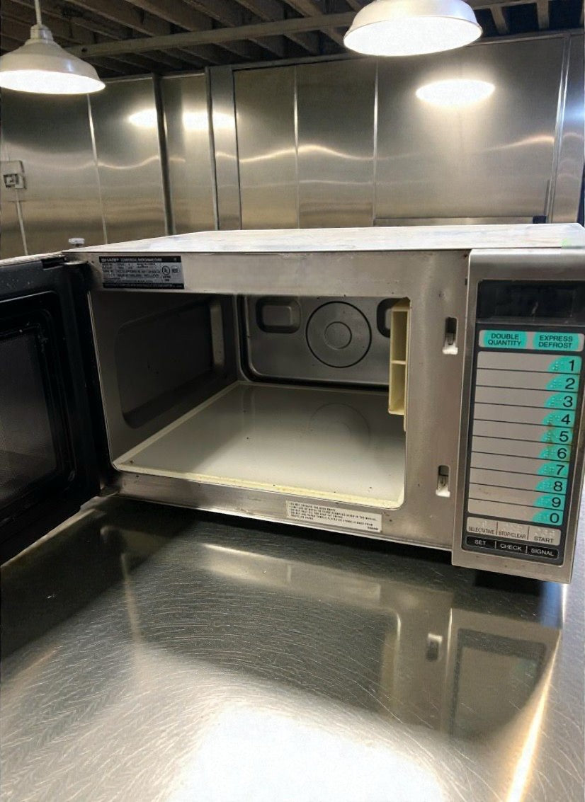 Superior Condition – Sharp R-21LVF Commercial Microwave Oven – 120V / Single Phase – Fully Tested & Working!