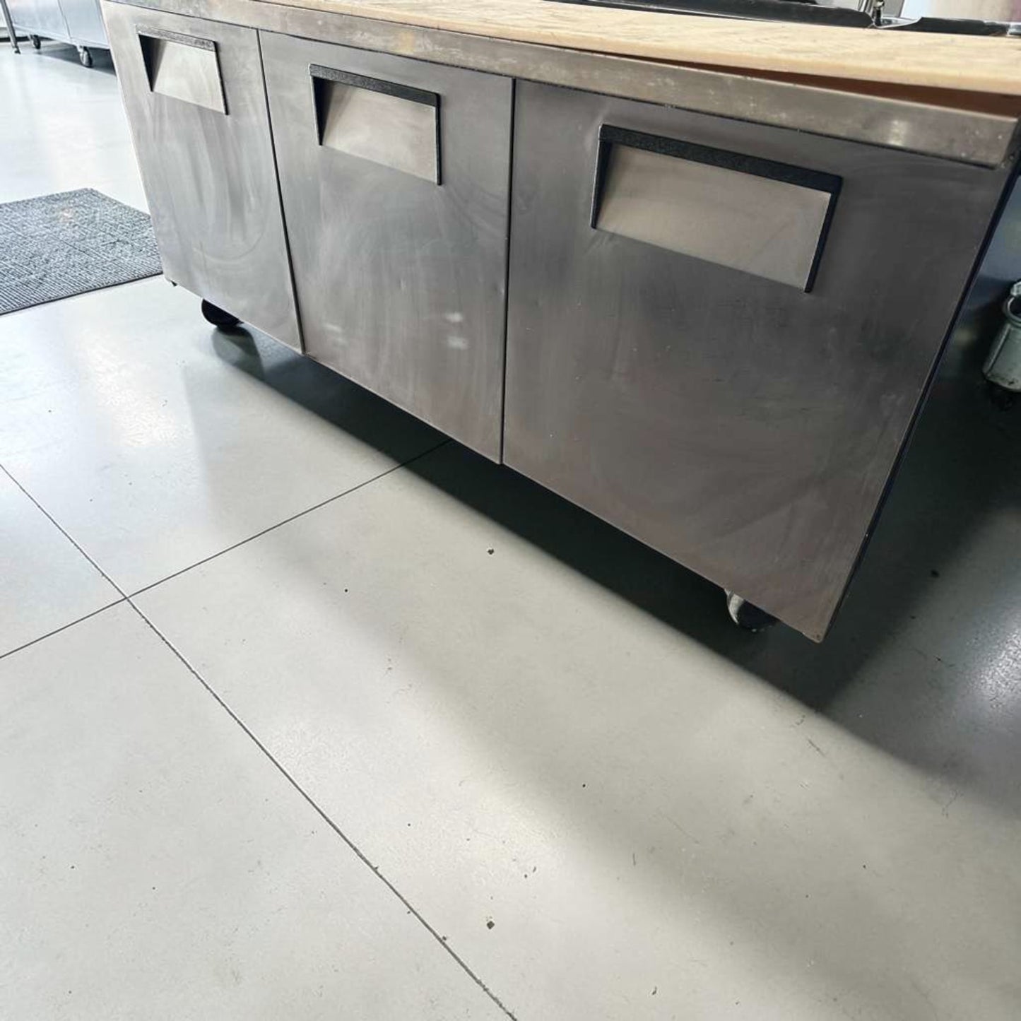 Exceptional Condition – True TSSU-72-30M-B-ST-HC 72” Mega Top Sandwich / Salad Prep Table – Refrigerated Base – 115V – Fully Tested & Operational!