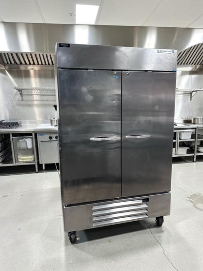High-Quality Condition – Beverage-Air HBF49-1 Horizon Series – 52" Two-Section Solid-Door Reach-In Freezer – 46.2 Cu. Ft. – Bottom-Mounted Refrigeration – 115V – Fully Tested & Operational!