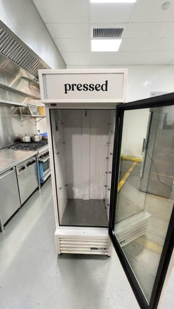 Pristine Condition – True GDM-19T-HC~TSL01 – 19 Cu. Ft. Commercial Glass Door Refrigerated Merchandiser – Single Glass Door – 115V – Fully Tested & Operational!