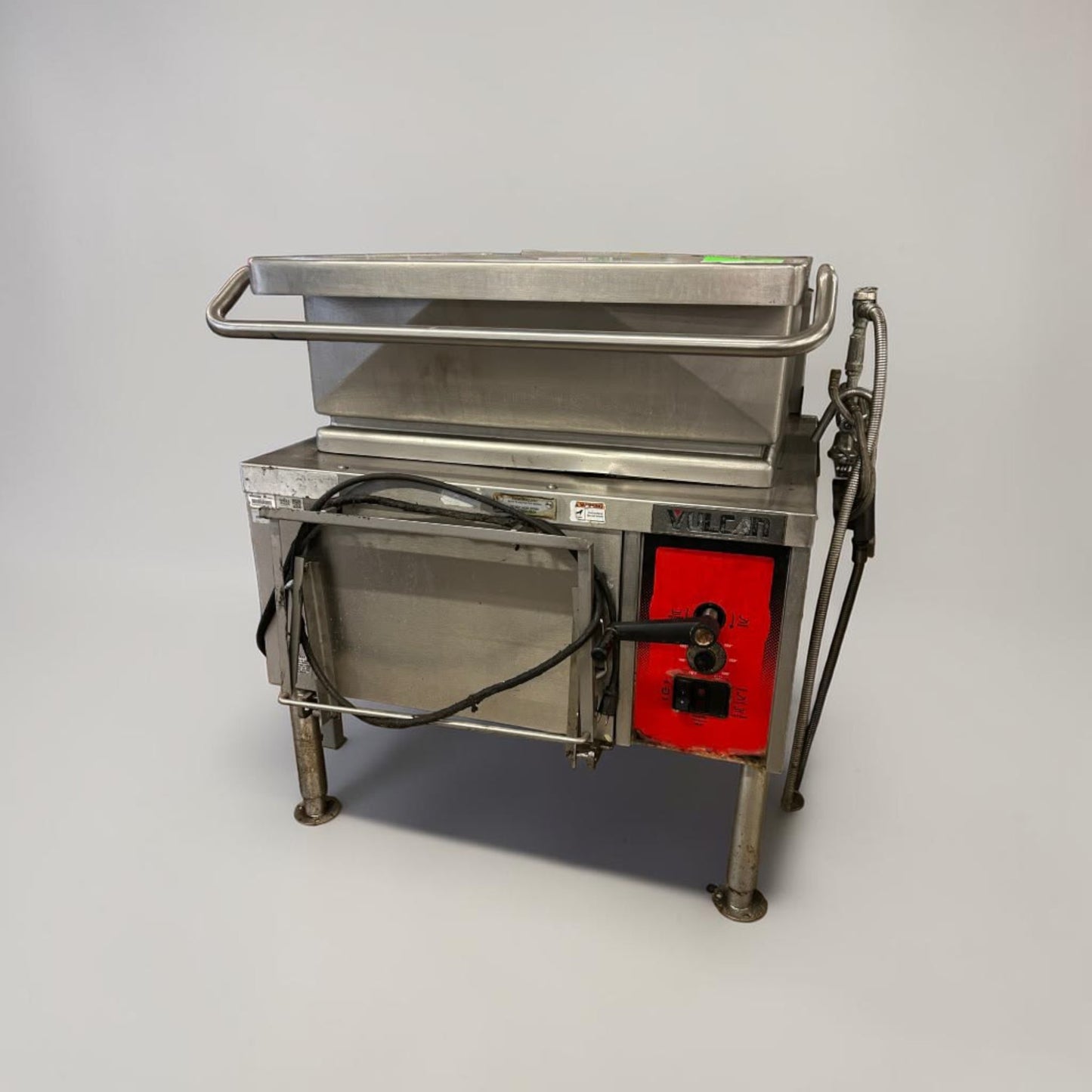 High-Grade Condition – Vulcan VG30 – 30-Gallon Natural Gas Tilting Braising Pan – Manual Tilt – 90,000 BTU – 120V – Fully Tested & Operational!