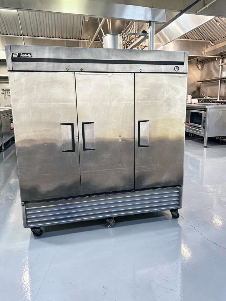 Immaculate Condition – True T-72F – 3 Door Commercial Reach-In Freezer – 78” Stainless Steel – Fully Tested & Operational!