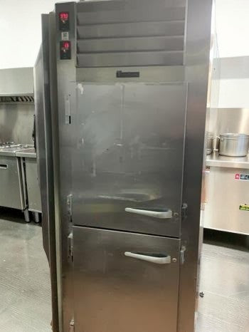 Flawless Condition – Traulsen ADT132WUT-HHS – 29" Spec-Line Reach-In Refrigerator / Freezer Combo – Dual Temp – 2 Half Solid Doors – 115V – NSF & UL Listed – Fully Tested & Operational!
