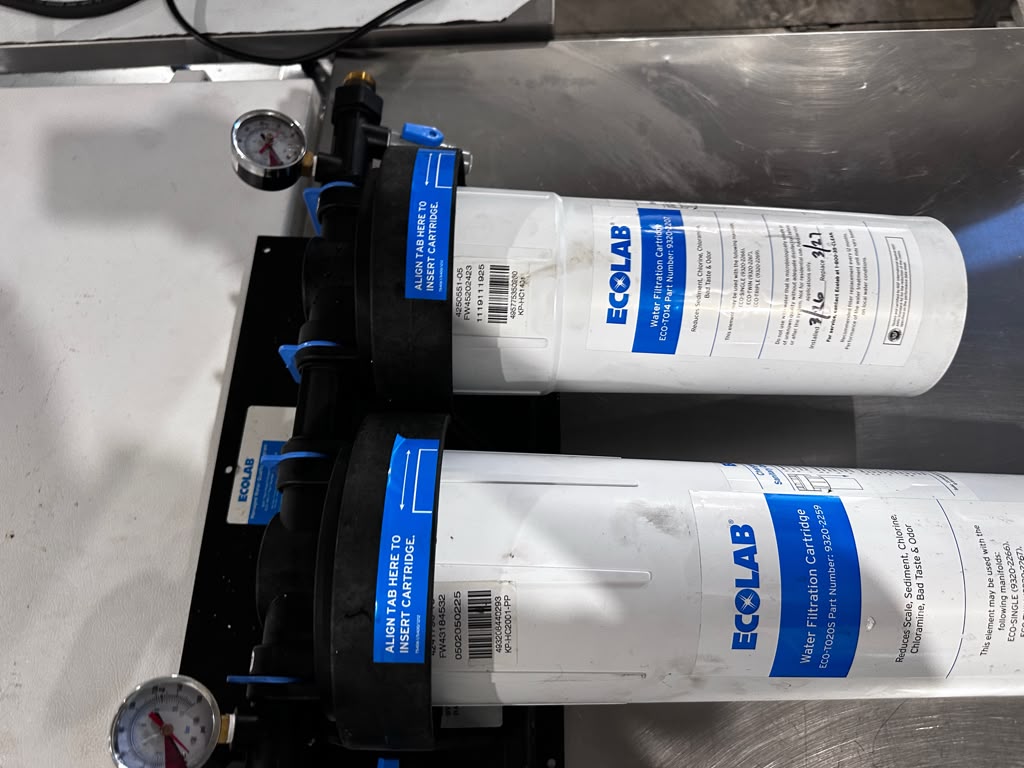 Top-Tier Condition – Ecolab / KineticoPRO KPMF HC614-2 – Commercial Dual-Cartridge Water Filtration System – 150,000-Gallon Capacity – Dual Pressure Gauges – NSF/ANSI 42 Certified – Fully Inspected & Ready for Installation!