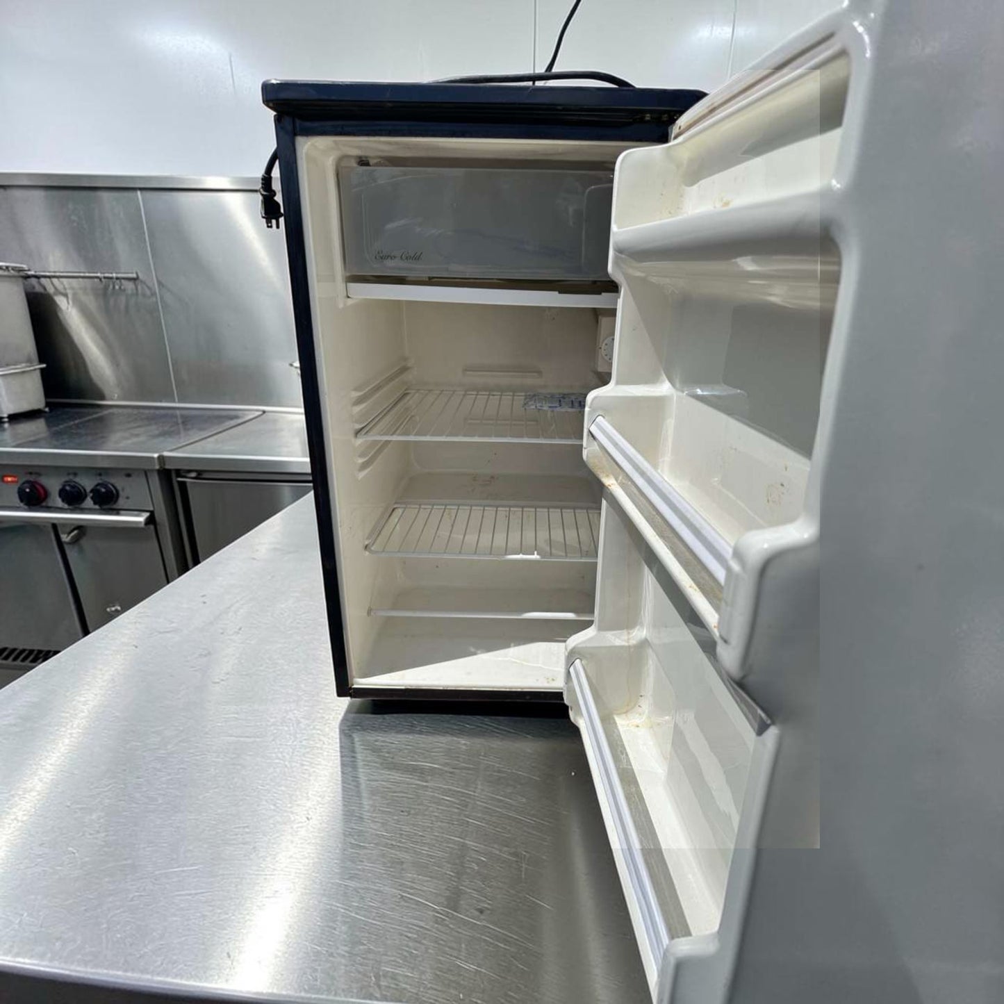 High-Quality Condition – Euro-Gold W-995 Compact Undercounter Refrigerator – Space-Saving Mini Fridge – 115V – Fully Tested & Operational!