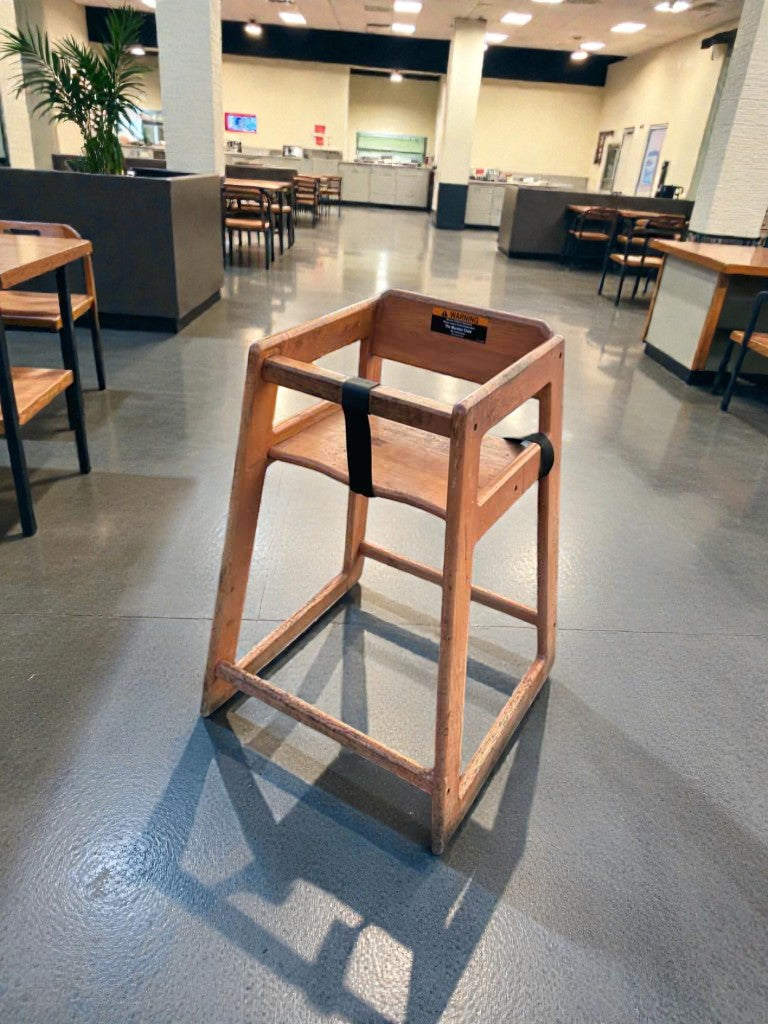 Prime Condition – Commercial Wooden Restaurant High Chair – Heavy-Duty Child Seating – Fully Inspected & Ready for Service!
