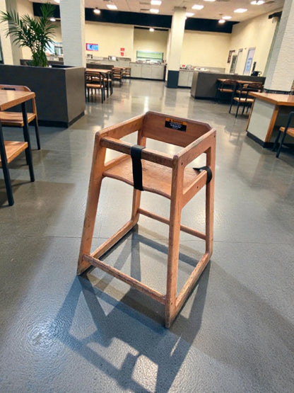 Prime Condition – Commercial Wooden Restaurant High Chair – Heavy-Duty Child Seating – Fully Inspected & Ready for Service!