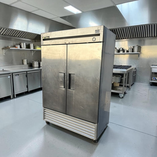 Elite Condition – True T-49 – 54 1/8" Two-Section Reach-In Refrigerator – 2 Solid Doors – R134A – 115V – Fully Tested & Operational!