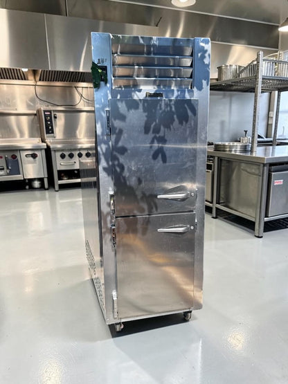 Prime Condition – Traulsen RHT132WUT-HHS – Specification Line One-Section Reach-In Refrigerator – Half Door Design – 24.2 Cu. Ft. – Stainless Steel – UL / NSF Listed – Fully Tested & Operational!