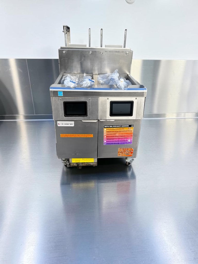Prime Condition – Frymaster 2FQG30U FilterQuick – Dual Commercial Natural Gas Fryer Battery – Two 30-Lb. Frypots – SMART4U 3000 Controllers – Built-In Filtration – 140,000 BTU – Fully Tested & Operational!