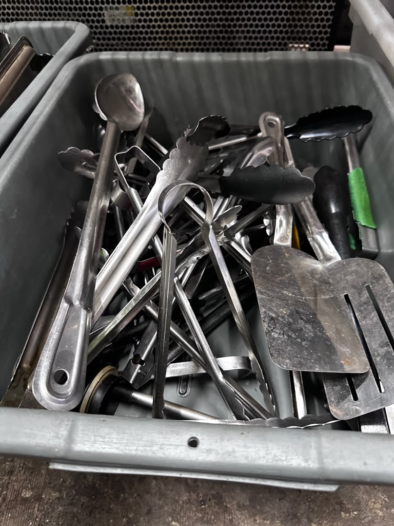 Well-Maintained Condition – Mixed Commercial Kitchen Utensil Lot – Two Containers with Tongs, Spatulas, Ladles & Serving Tools – Ready for Restaurant Use!